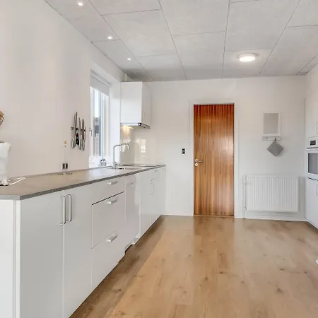 Fully Renovated Near North Sea-sj462